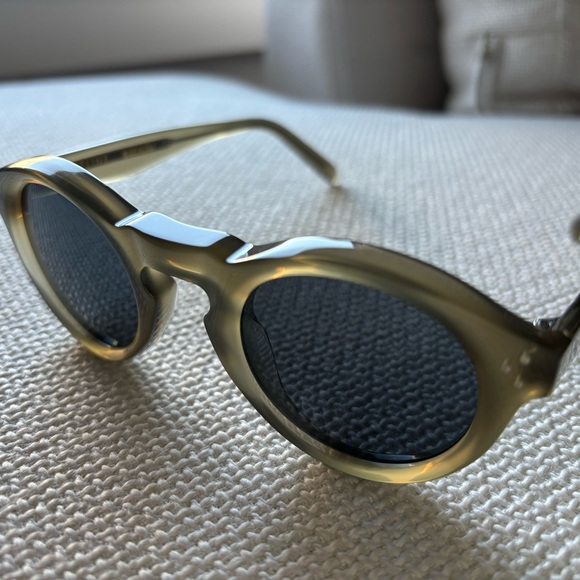 Authentic Celine Womens sunglasses! great condition small size frame! - Picture 4 of 8